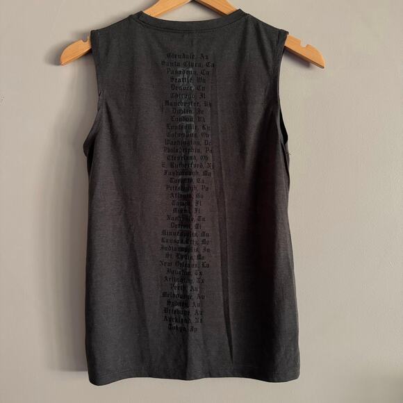Taylor Swift Reputation Tour Sleeveless Muscle Tee Tank Top Gray Snake Small - Picture 2 of 3